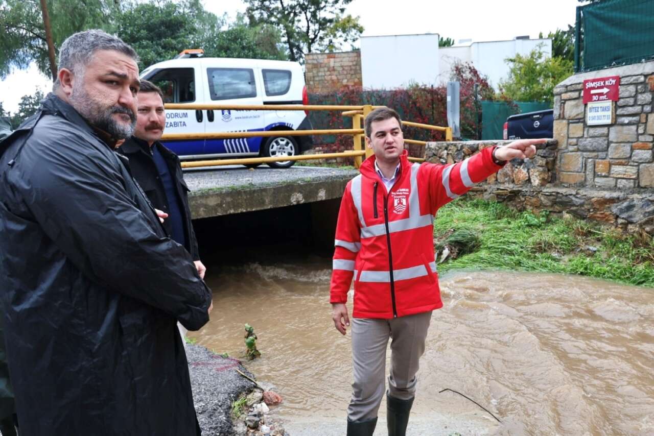 Bodrum’da Metrekareye 45 Kilogram Yağış Düştü: Başkan Mandalinci Çalışmaları Yerinde İnceledi 6